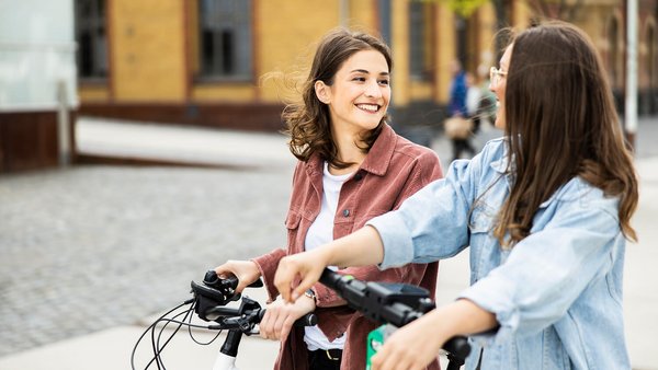 Deux étudiantes avant l’université – financement des études