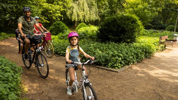 Une famille part pour une balade à vélo – budget vacances Une famille part pour une balade à vélo – budget vacances